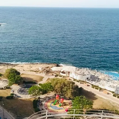 By The Sea Apartman
